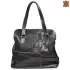 Среден размер кожена дамска чанта в черно 75064-17...
