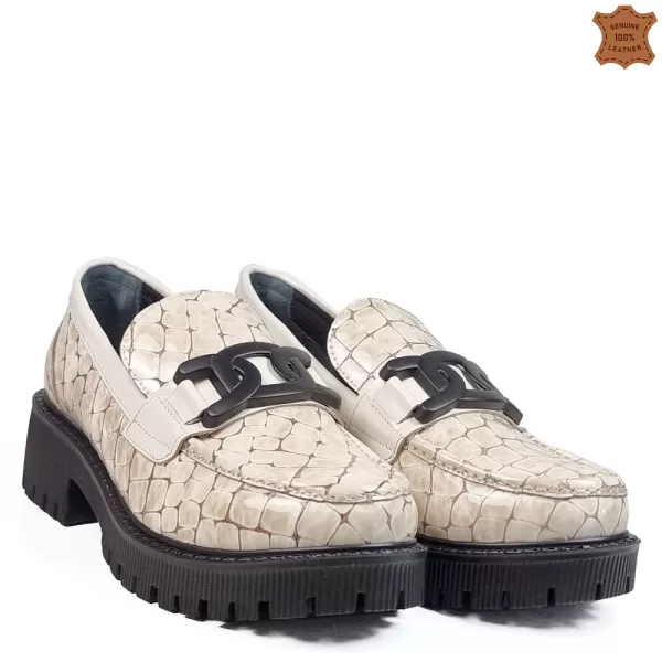Модерни дамски обувки от естествен бежов лак 21102-5
