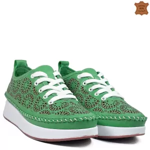 Дамски летни обувки на равна подметка в зелен цвят...