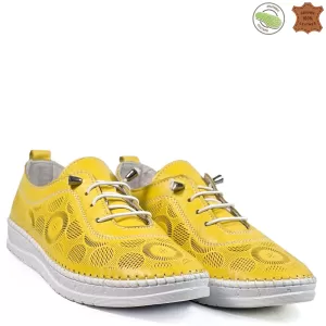 Дамски ежедневни обувки с равна подметка в жълт цв...