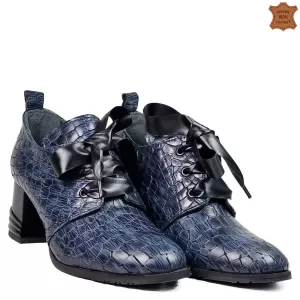 Елегантни дамски обувки в синьо със сатенени връзки 21471-4