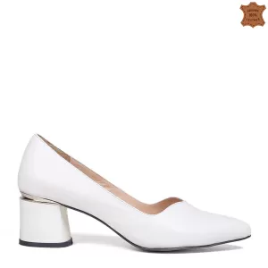 Елегантни дамски обувки от естествена кожа в бяло ...
