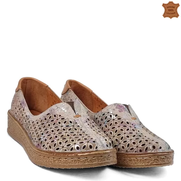 Дамски пролетно летни обувки от бежова кожа на цветя 21500-1