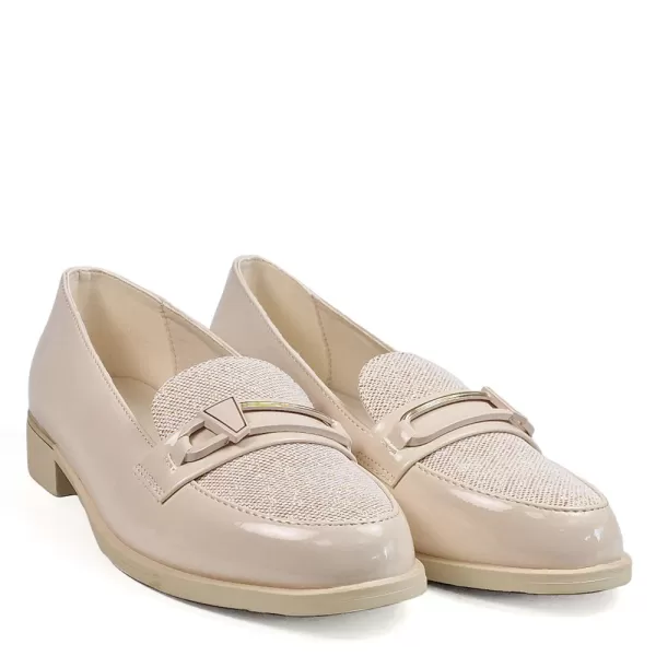 Бежови лачени дамски ежедневни обувки на нисък ток 21505-2