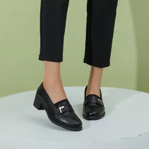Дамски ежедневни обувки в черно на среден ток 2150...
