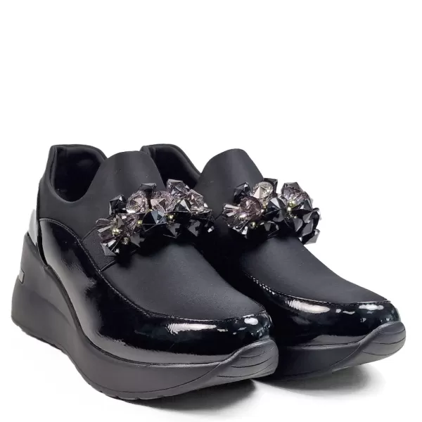 Черни дамски обувки с модерен аксесоар с камъни 21519-1
