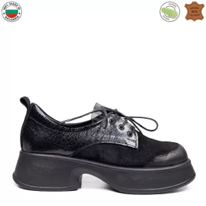 Модерни български черни дамски обувки от велур и лак 21521-1
