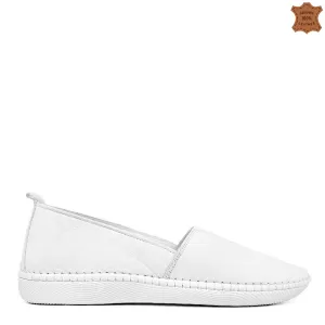 Бели дамски пролетно летни обувки от естествена ко...
