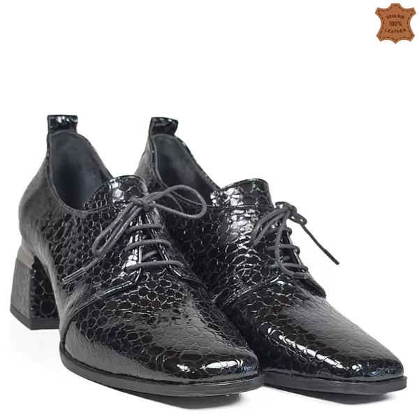 Лачени елегантни дамски обувки в черно със среден ток 21538-1