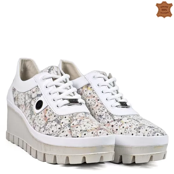Дамски пролетно летни обувки в бяло с модерен принт 21541-1