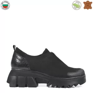 Български ежедневни дамски велурени обувки в черен цвят 21552-1