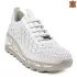 Бели спортни дамски кожени обувки на платформа 21560-2