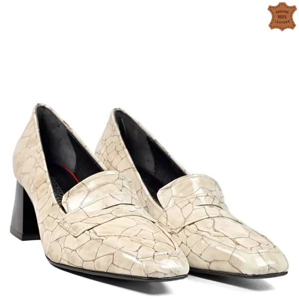 Ефектни дамски елегантни обувки от бежов лак 21562-2