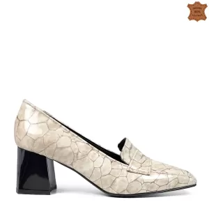 Ефектни дамски елегантни обувки от бежов лак 21562...