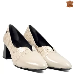 Бежови дамски елегантни обувки със среден ток 2156...