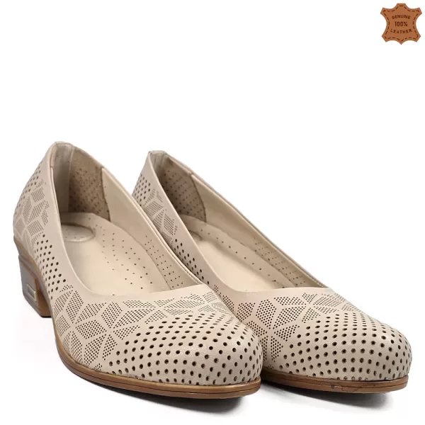 Бежови дамски обувки от естествена кожа с нисък ток 21589-1