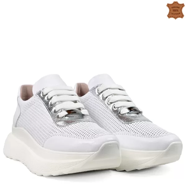 Бели дамски спортни обувки с равна платформа 21610-3