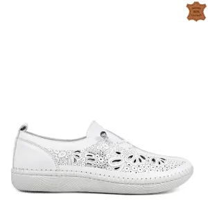 Бели кожени дамски пролетни обувки с перфорация 21617-1