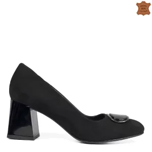 Черни елегантни дамски обувки от набук с брошка 21621-1