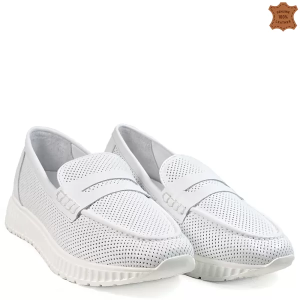 Ежедневни дамски кожени обувки с перфорация в бял цвят 21623-3