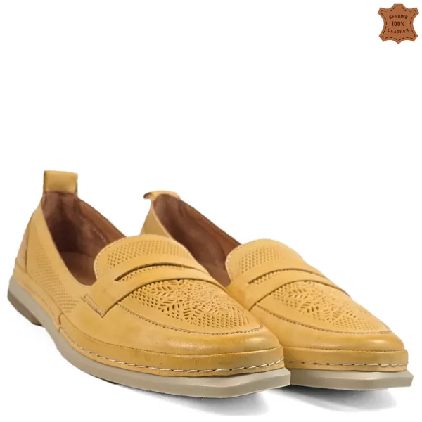 Дамски обувки тип мокасини от естествена кожа в жълто 21629-2