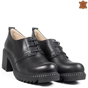 Дамски ежедневни обувки в черен цвят на среден ток...