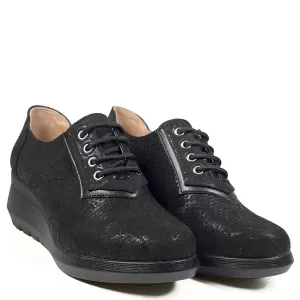 Дамски ежедневни обувки в черно на платформа с връ...