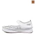 Кожени дамски летни обувки в бяло с велкро 21670-2