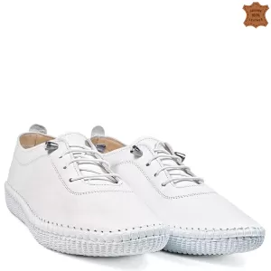 Дамски кожени обувки в бяло с ластични връзки 21676-1