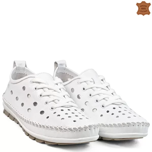 Дамски равни летни обувки в бял цвят 24042-2