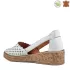 Бели дамски летни обувки със затворени пръсти и пета 21255-1