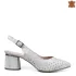 Елегантни дамски сандали от ефектна кожа в сребрист цвят 21327-4