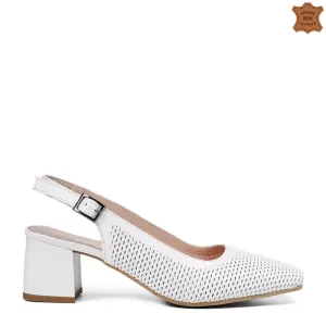 Дамски сандали с елегантна визия в бял цвят 21328-...
