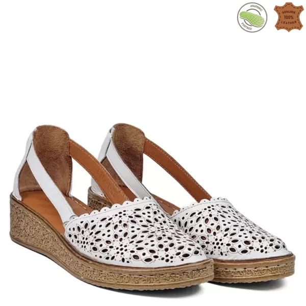 Дамски летни обувки в бяло със затворени пръсти и пета 21390-1