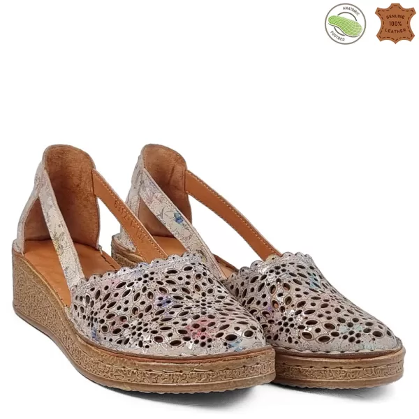 Дамски летни обувки от красива бежова кожа на цветя 21390-4