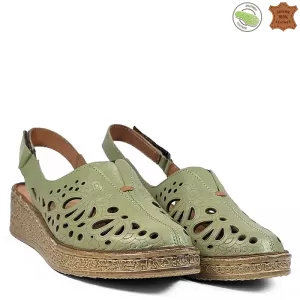 Зелени дамски сандали от естествена кожа с перфорация 21556-1