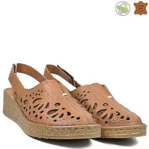 Кафяви дамски сандали от естествена кожа с перфорация 21556-6