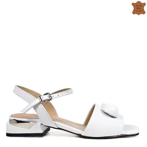 Бели дамски елегантни сандали с удобен нисък ток 21613-3