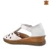 Дамски сандали от естествена кожа с перфорация в бяло 21674-3