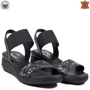 Български дамски сандали на платформа в черен цвят...
