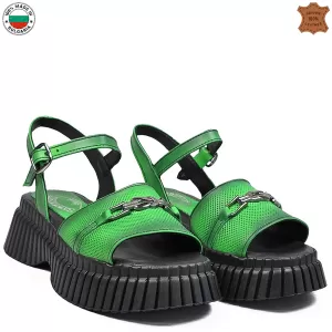 Модерни български дамски сандали с платформа в зелено 21732-2
