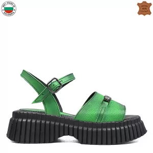 Модерни български дамски сандали с платформа в зел...