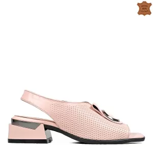 Кожени дамски сандали с перфорация в бледо розов цвят 21746-3