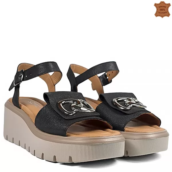 Модерни дамски сандали от естествен сатен в черно 21809-1