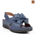 Дамски сандали с голямо цвете в синьо на платформа 23993-8