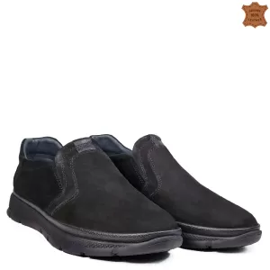 Мъжки обувки от естествен набук в черно с ластик 13287-1