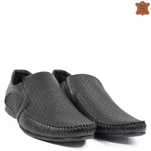 Черни мъжки спортно елегантни обувки с перфорация 13302-1