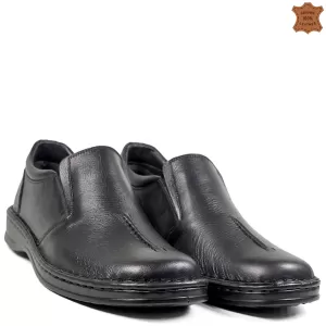 Ежедневни мъжки кожени обувки в черно с ластик 13309-1