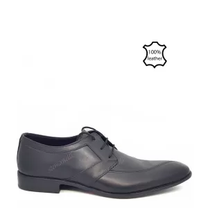 Черни мъжки официални обувки с декоративни шевове...
