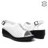 Бели дамски сандали от естествена кожа 23953-2
